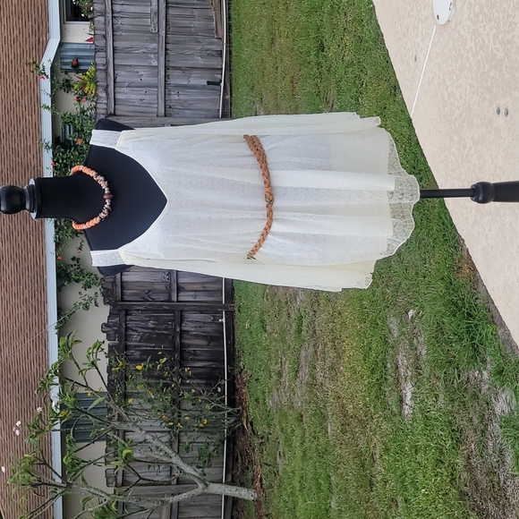 Off From White Beautiful Scalloped Cold Shoulder Top - Picture 7 of 9